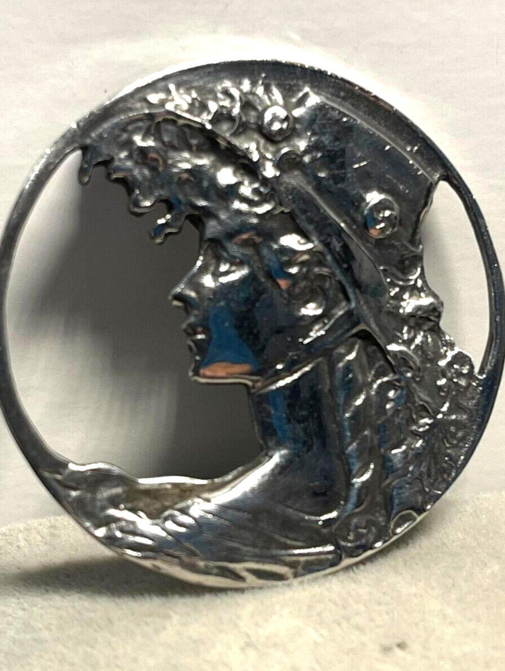 Vintage Sterling Silver Round Art Nouveau Lady Profile Brooch from 1970's - Picture 7 of 9